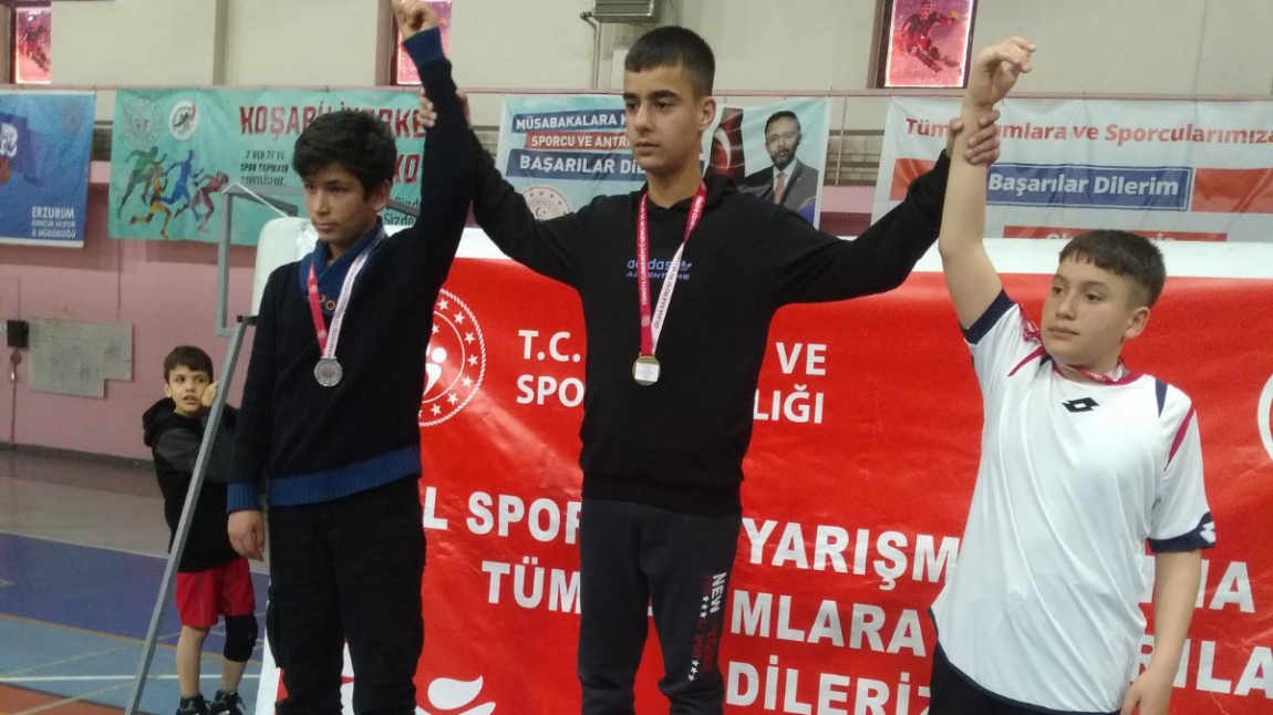 8/B sınıfından öğrencimiz Alperen Mağ  Hakkari' de düzenlenen bölgeler arası okul sporları güreş müsabakalarında 3. olmuştur. 